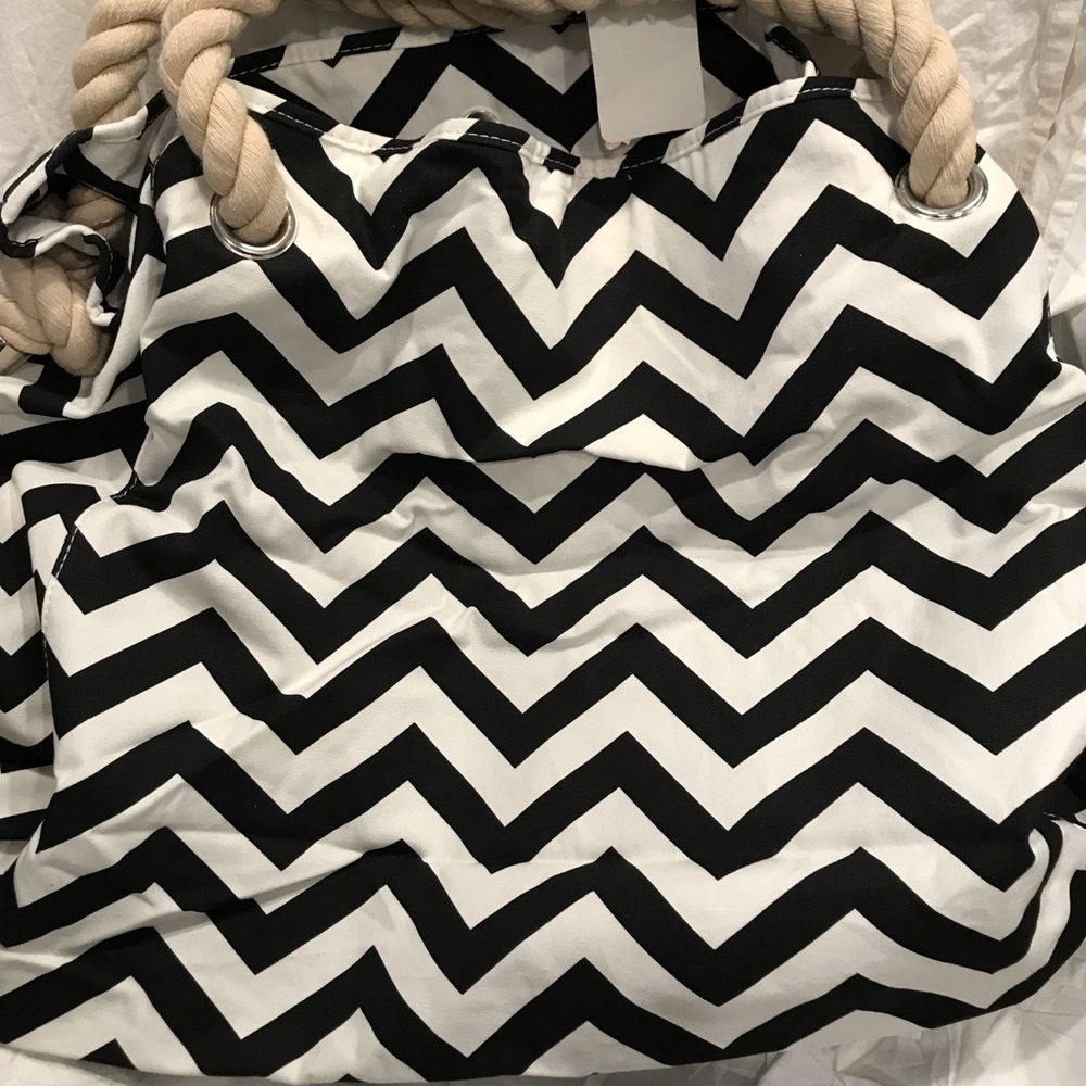 Curations Beach Tote XL zigzag zebra design